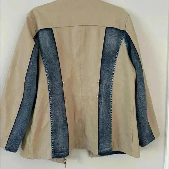 Beautiful and unique style faux leather and denim  jacket. Ptp 21” lengh… - Picture 4 of 7